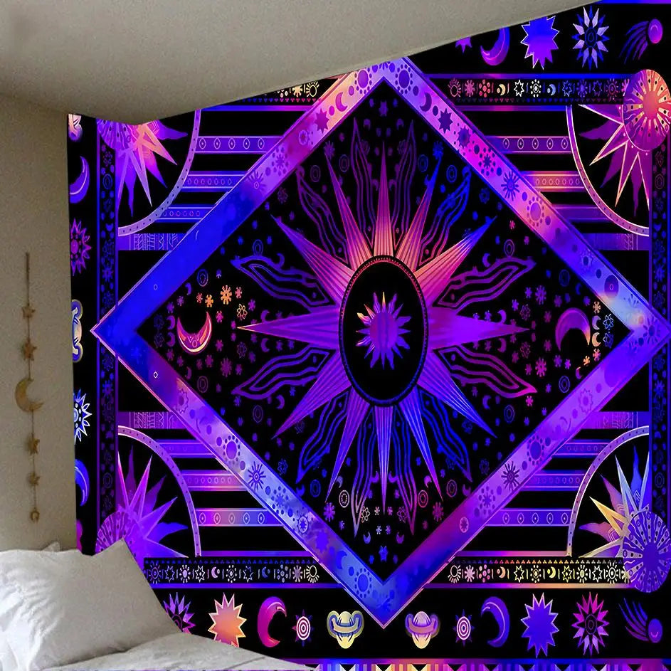 Tapisserie murale colorée représentant un soleil cosmique sur fond galactique, parfaite pour une décoration intérieure spirituelle et moderne.